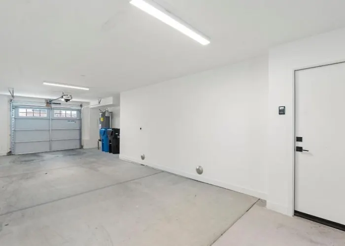 Holiday home Sapphire Leaf- Luxury 3br- Pool, King Beds, Spacious, Quiet, Garage, Close To Airport And Oldtown Phoenix